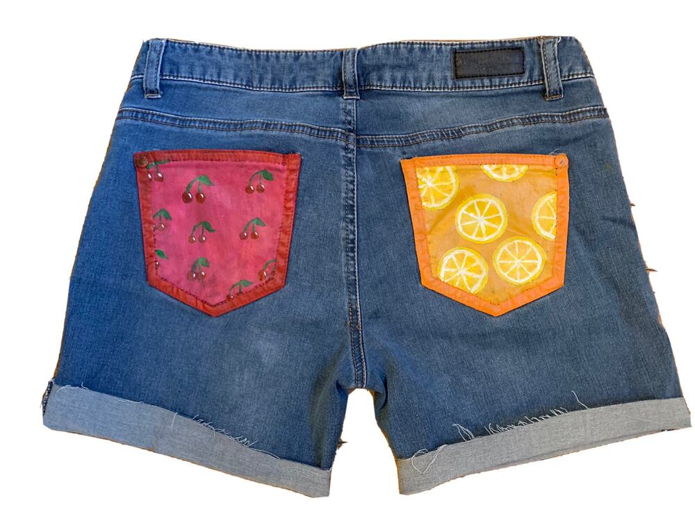 Vtg Celebrity Pink Womens Denim Jean Shorts Size 9 Painted Fruit Pockets LowRise